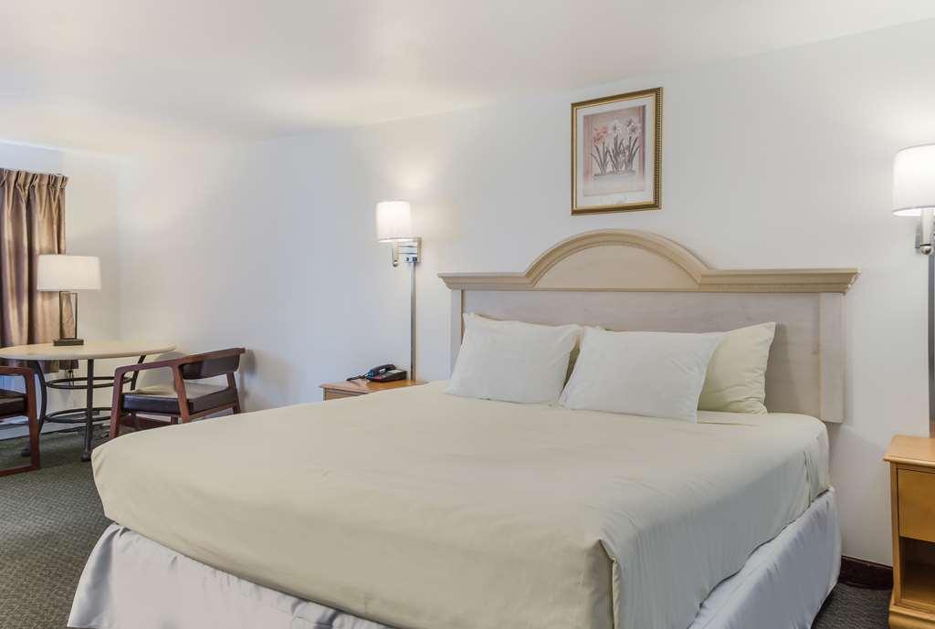 America'S Best Value Inn & Suites/Hyannis Værelse billede