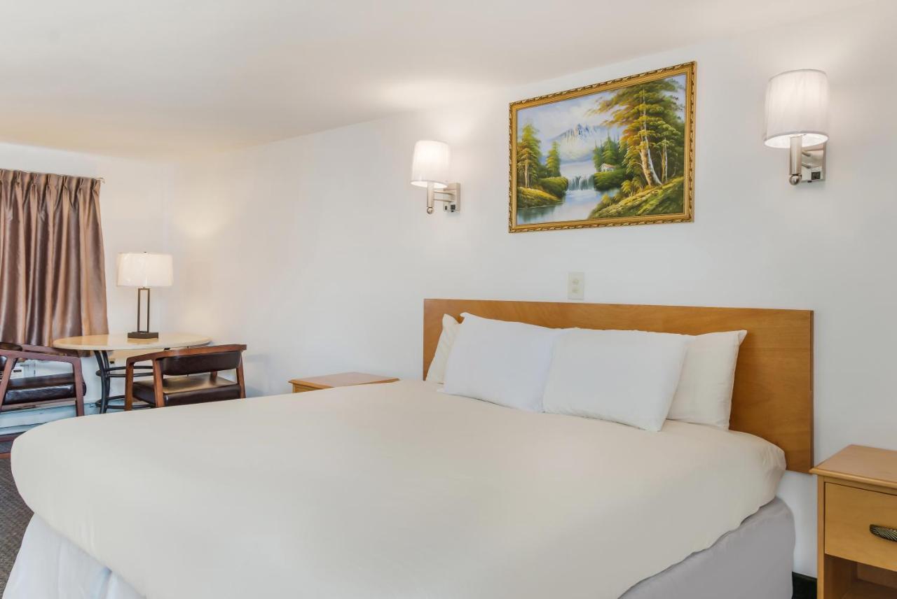 America'S Best Value Inn & Suites/Hyannis Eksteriør billede